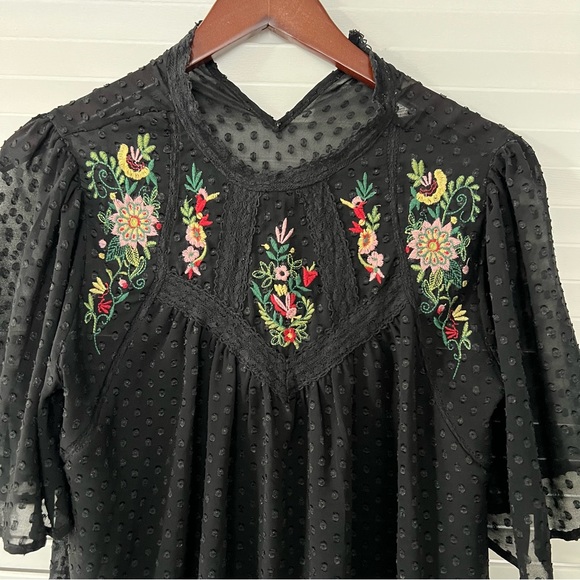 Black floral embroidery short sleeve blouse - Picture 3 of 3
